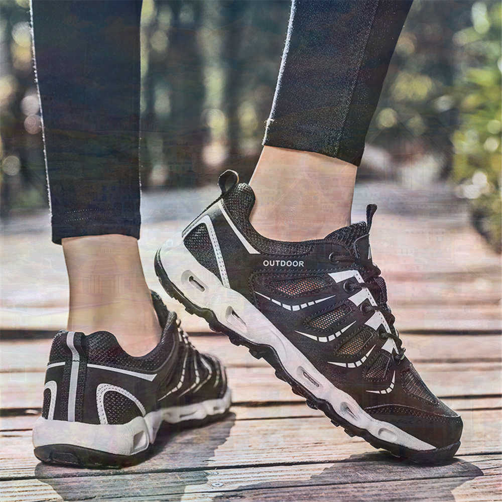 Sumer Round Tip Silver Sneaker - đánh giá và giá Vintage Fashion Center